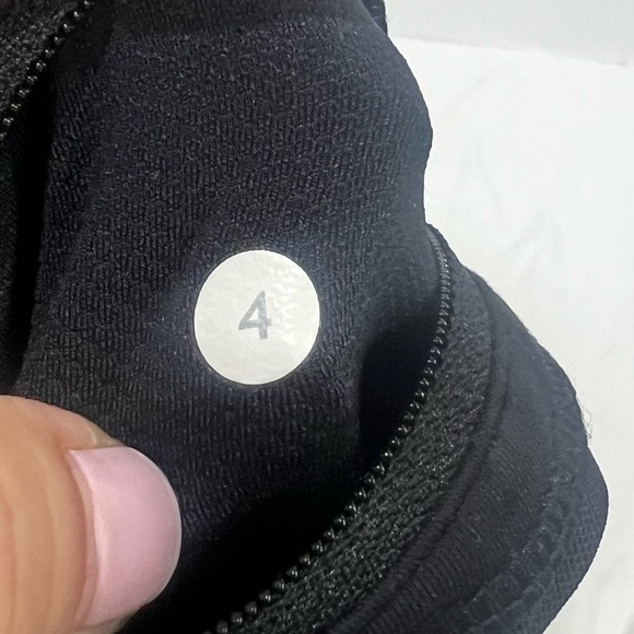 Lululemon pace mesh camo crop black cheetah print side reflective panels size 4 - Picture 8 of 16